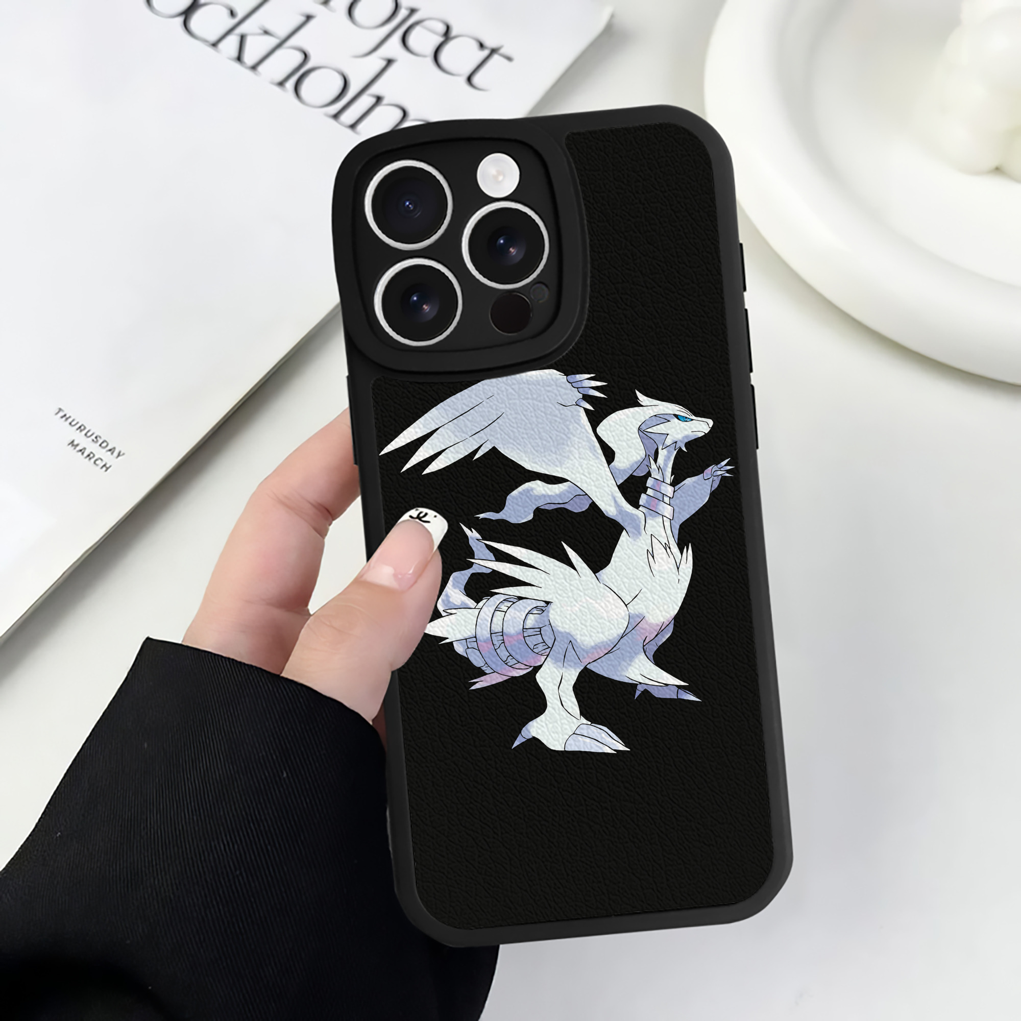 （画像用） ポケットモンスター Pokémon 【iPhone 16シリーズ対応】シリコンスマホケース（レザー調） 材質：シリコン